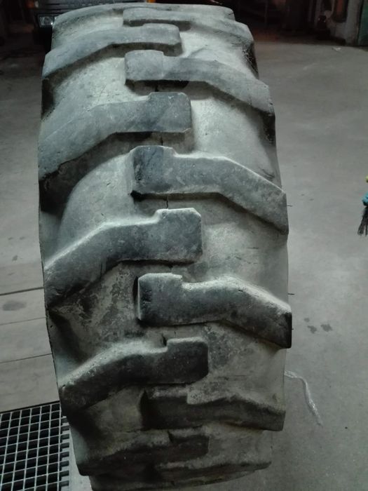 Pneu para retroescavadora 16.9 r28