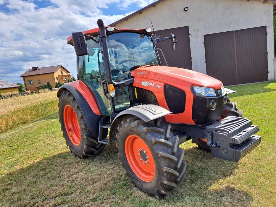 Ciągnik rolniczy Kubota M5 092