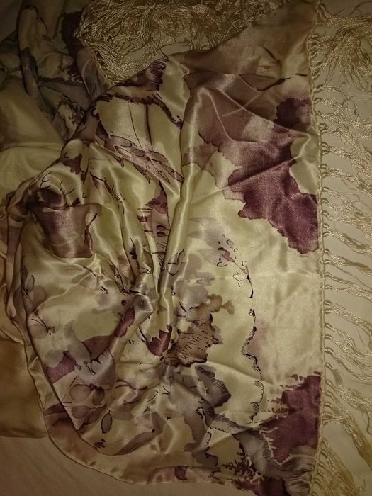 Красивый шарф с кисточками из плотного шелка на подарок. 152*39