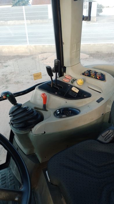 Trator Massey Ferguson cabinado modelo 5465 ,com caixa 16x16.