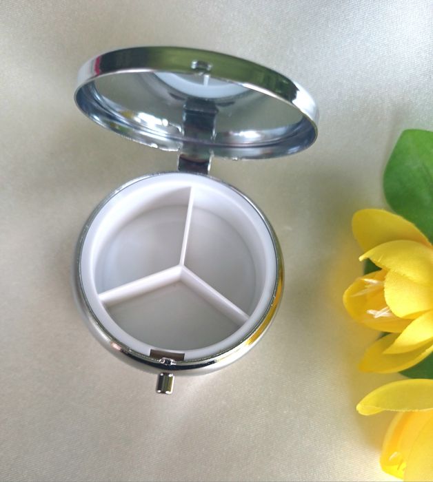 Metalowe pudełko pudełeczko na leki, witaminy. Drzewo życia