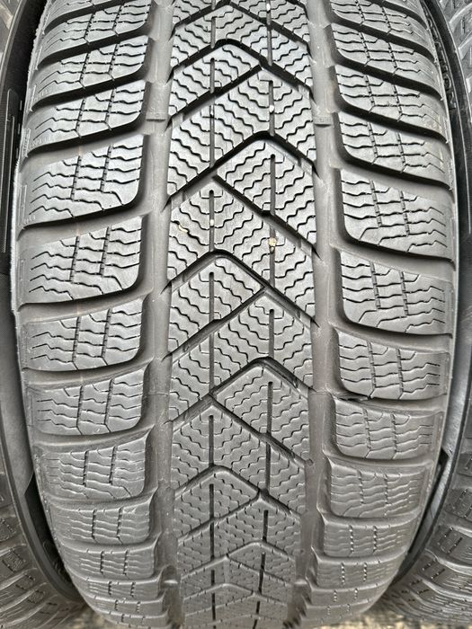 Зимові шини 225/45 R18 Pirelli Sottozero 3 RunFlat 4шт. 7мм