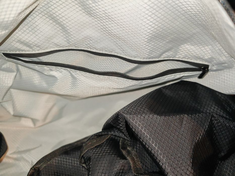 Mochila OnePlus Power of Community cinza prateado