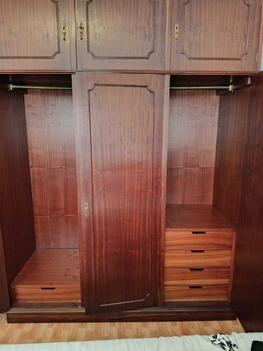 Roupeiro/Cómoda/ Mesas Cabeceira