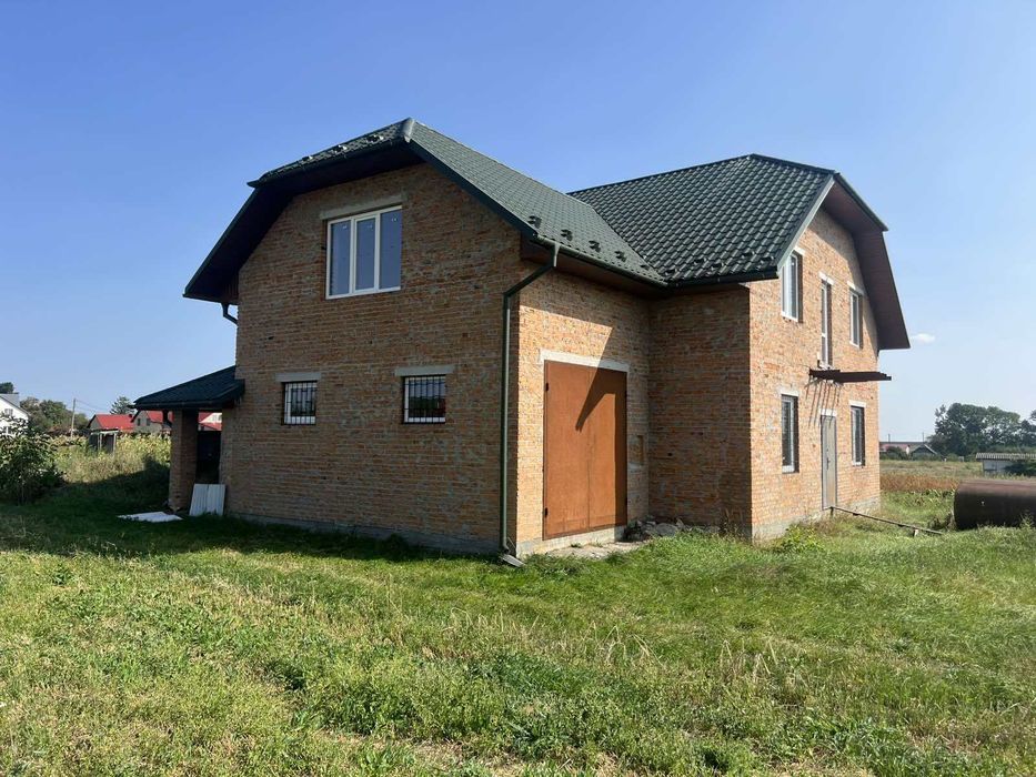 Продається великий будинок с. Чернихівці.