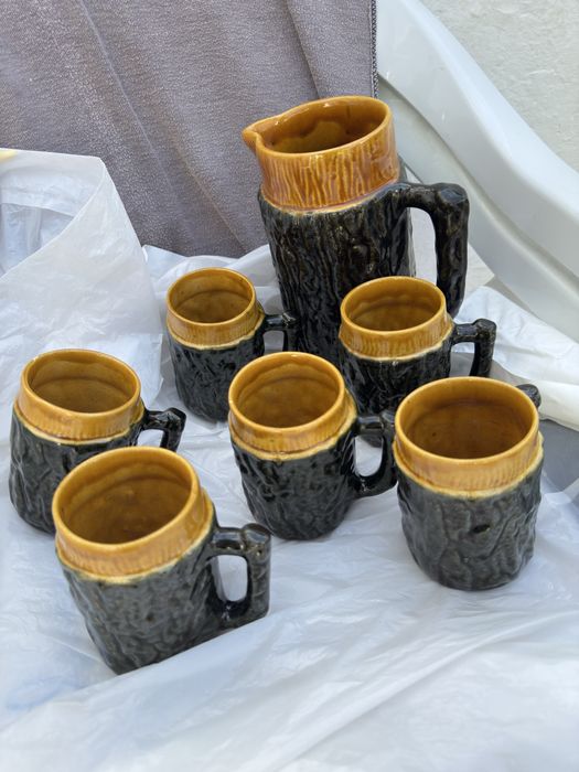 Conjunto de Jarro e 6 Canecas antigas