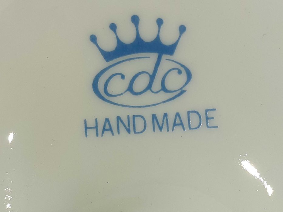 Estatueta em Porcelana ,"cdc HAND MADE "