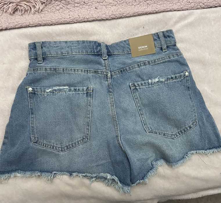 Calções de ganga rasgadas