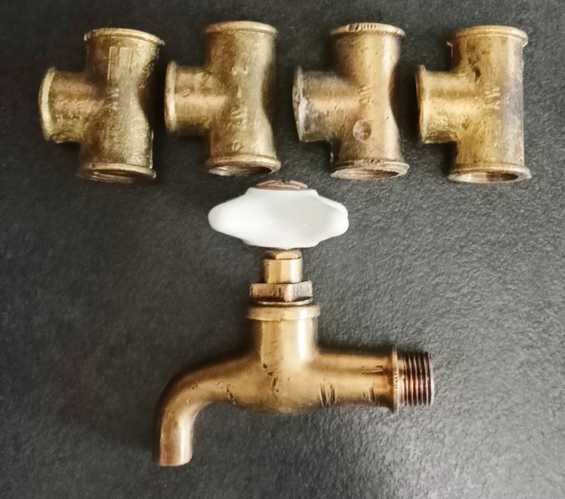 Stare Antyk  okucia okienne, klamki, zawiasy, klucze, mos