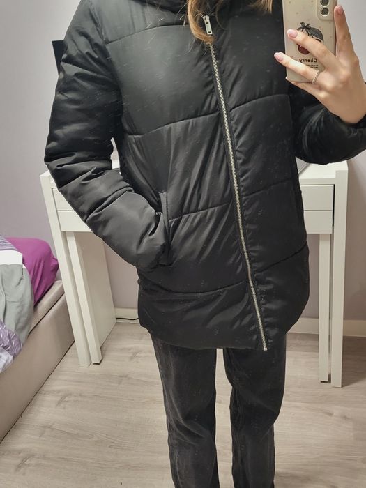 Czarna kurtka zimowa