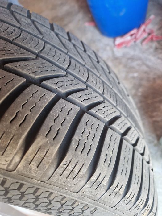 Vendo pneus com jantes originaos novos