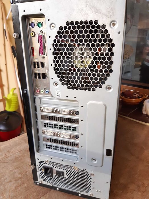 Solidny komputer do gier "retro" Win XP/Vista - QX6700 + Quadro SLI