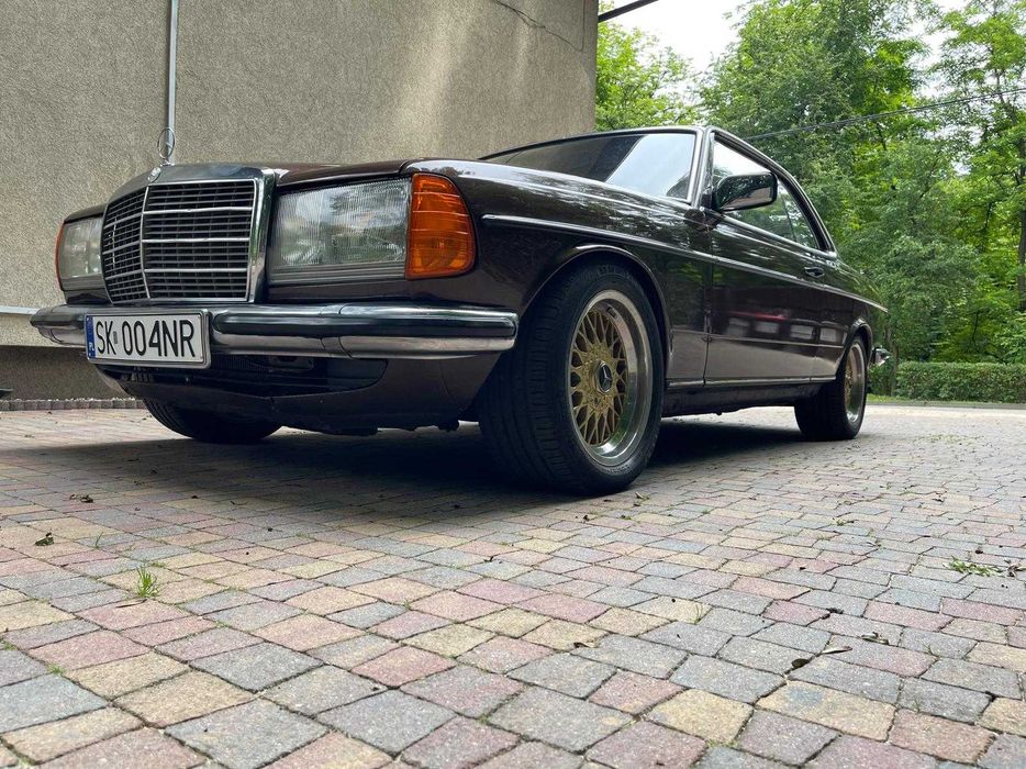 Mercedes - Benz W123 Coupe 230CE