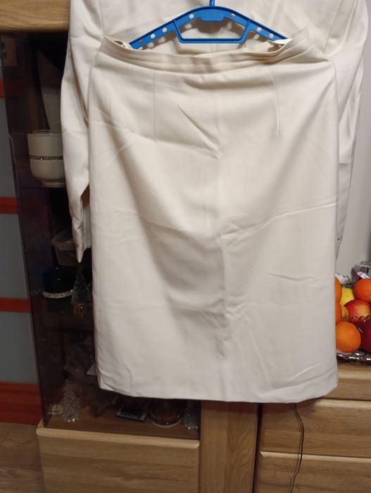 Okazja Garsonka 2 części ecru wełna 100 procent M 38