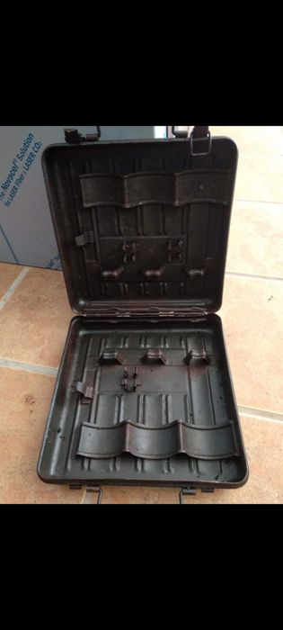 Caixa metálica arrumos