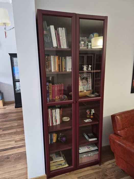 Estante Billy com portas vidro