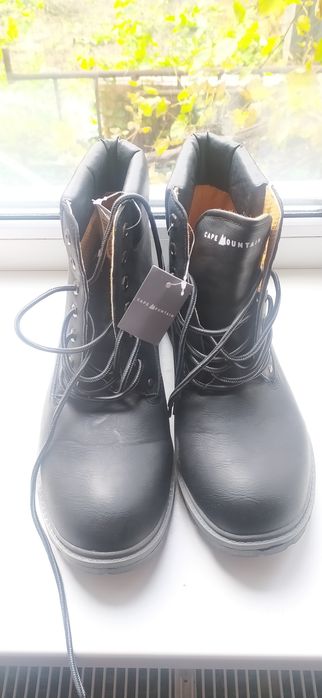 Продам новые ботинки