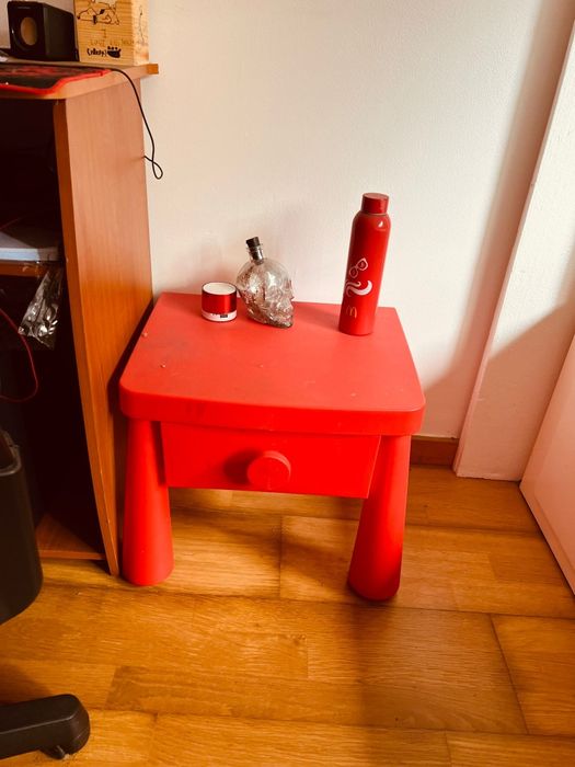 Vendo quarto criança com vários produtos