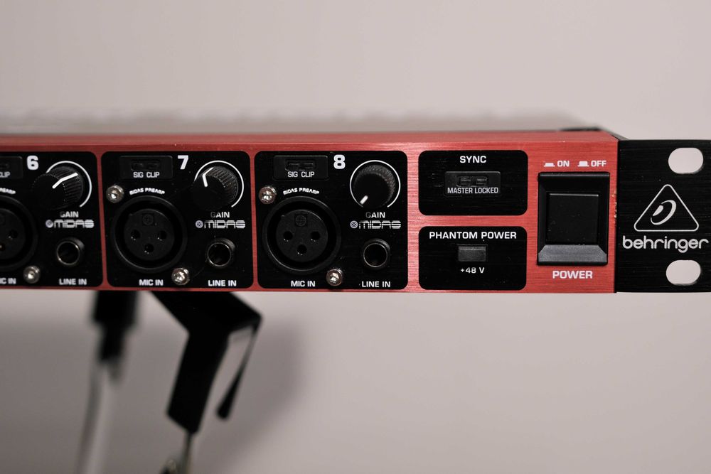 Behringer ADA8200