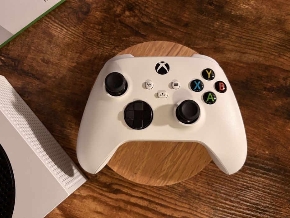 Xbox Series S pad, pudełko, kable