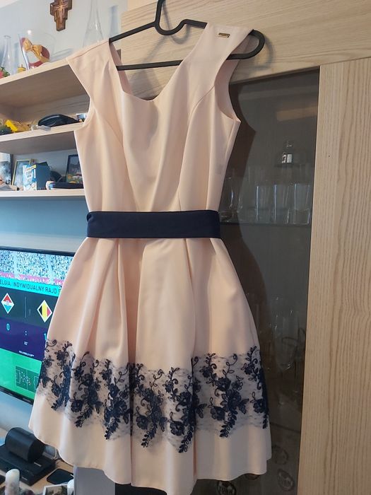 Sukienka z koronka+ pasek