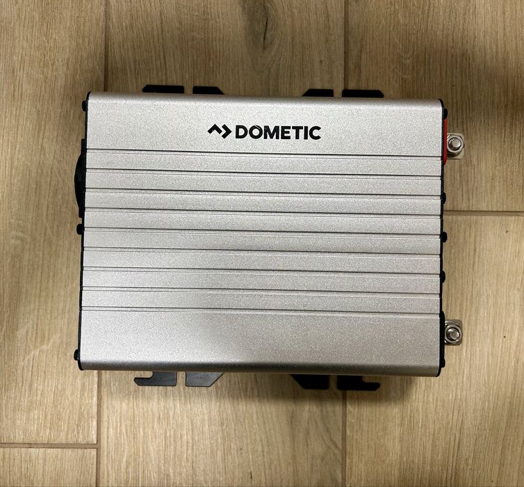 Інвертор Dometic 600/1200  чистий сінус 12вольт
