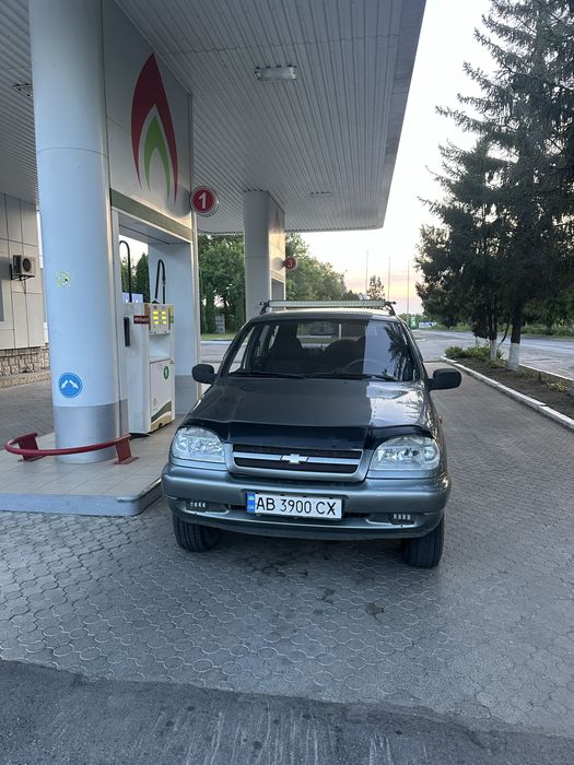 Продам Шевроле Ниву на ходу сів поїхав ціна 3500$