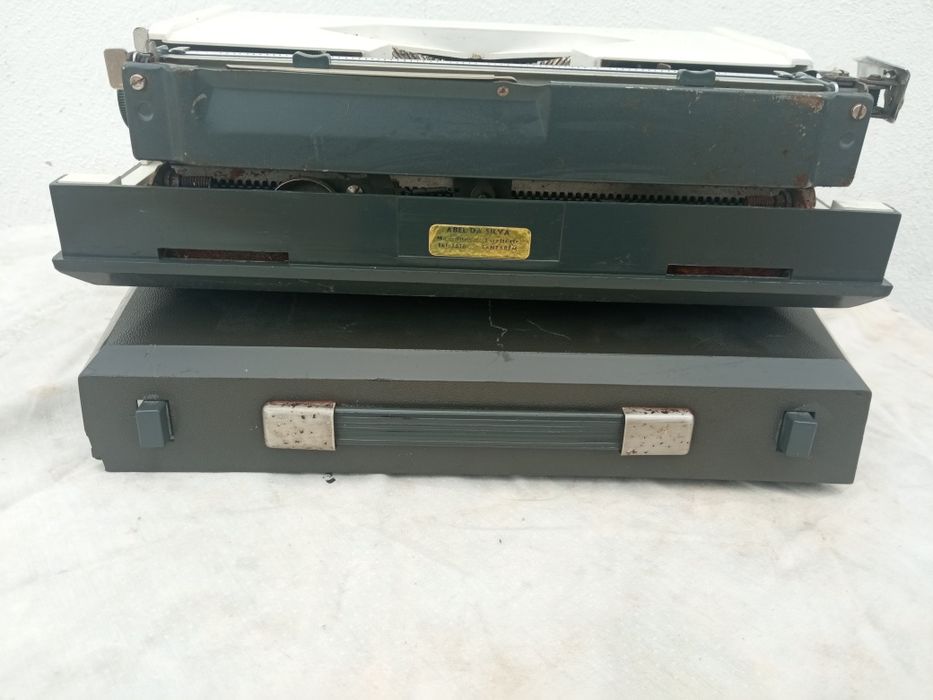Máquina escrever marca Olympiette estado razoável