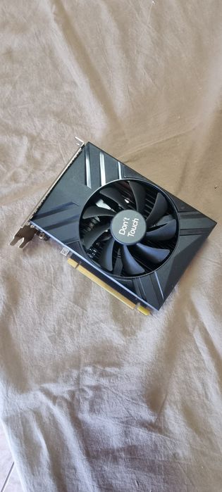 Vendo Placa Gráfica GeForce GTX 1650 4 GB GDDR5 bom estado ,e ainda a trabalhar no computador  !
