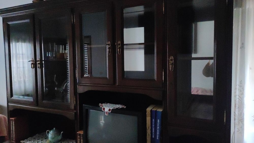 Vendo móvel de sala como novo , com oferta dessa mesa peq.  tampo moca