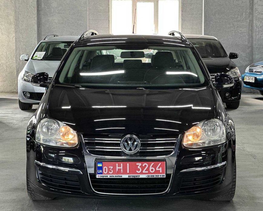 Свіжопригнаний VOLKSWAGEN GOLF V 2009 року в кузові універсал.
Машина сертифікована, розмитнена. 
Пакет документів готовий для постанови на облік в МРЕО. 
Всі податки сплачуємо ми. 
Авто повністю обслуговане, вкладень не потребує. 
Рідний пробіг 265 тис, двигун 1.6 MPI бензин, механіка. 
Без пробігу в Україні. 
Салон дуже комфортний, чистий. 

Комплектація:

 - обслуговане авто в нашому Автосервісі
 - склопідіймачі 2
 - регулювання дзеркал
 - підігрів дзеркал
 - мікроліфт передніх сидінь
 - 2х зонний клімат контроль
 - підігрів передніх сидінь
 - бортовий компʼютер
 - круїз контроль
 - шкіряне кермо
 - задній парктронік
 - ABS
 - ESP
 - заводська магнітола
 - рейлінги
 - омивачі фар
 - протитуманні фари
 - гарна гума

Додаткові бонуси: 

- розширена гарантія на наші авто 
- консультація в будь-який час 
- оплата нами всіх налогів 
- допомога при постановці на облік 
- знижка на обслуговування та запчастини на нашому автосервісі 
- спеціальні тарифи при обміні ВАШОГО авто на будь яке наше. 
- згодні на всі перевірки будь-якого СТО. 
- можлива доставка авто у Ваше місто. 
Будемо раді відповісти на всі питання, що Вас цікавлять.
