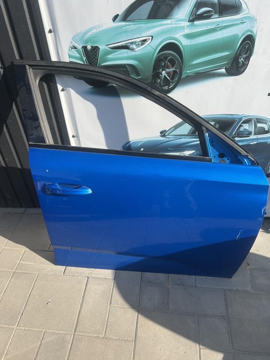 Дверь передняя комплектаная всборе правая Peugeot 308 III T10 2022г