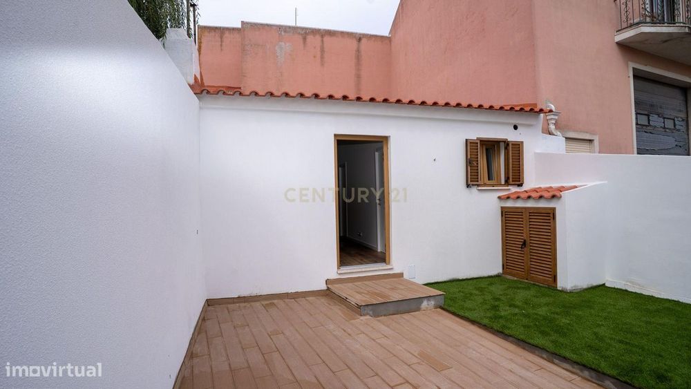 Moradia totalmente remodelada em Santa Cruz- Póvoa de Penafirme – A 5