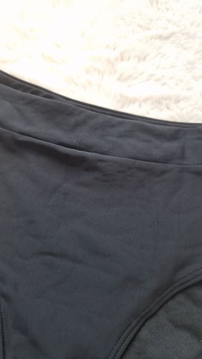 Czarne majtki kąpielowe  r. M