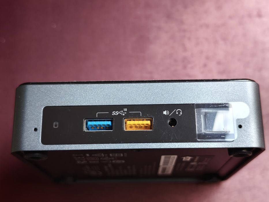 Komputer intel NUC i5-8259U 16GB/512GB Windows 11