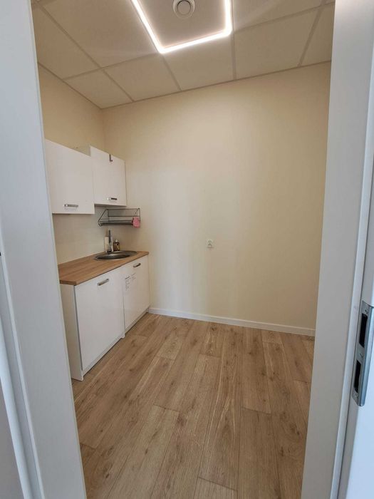 Lokal w parku handlowym na wynajem + parking, 93m2