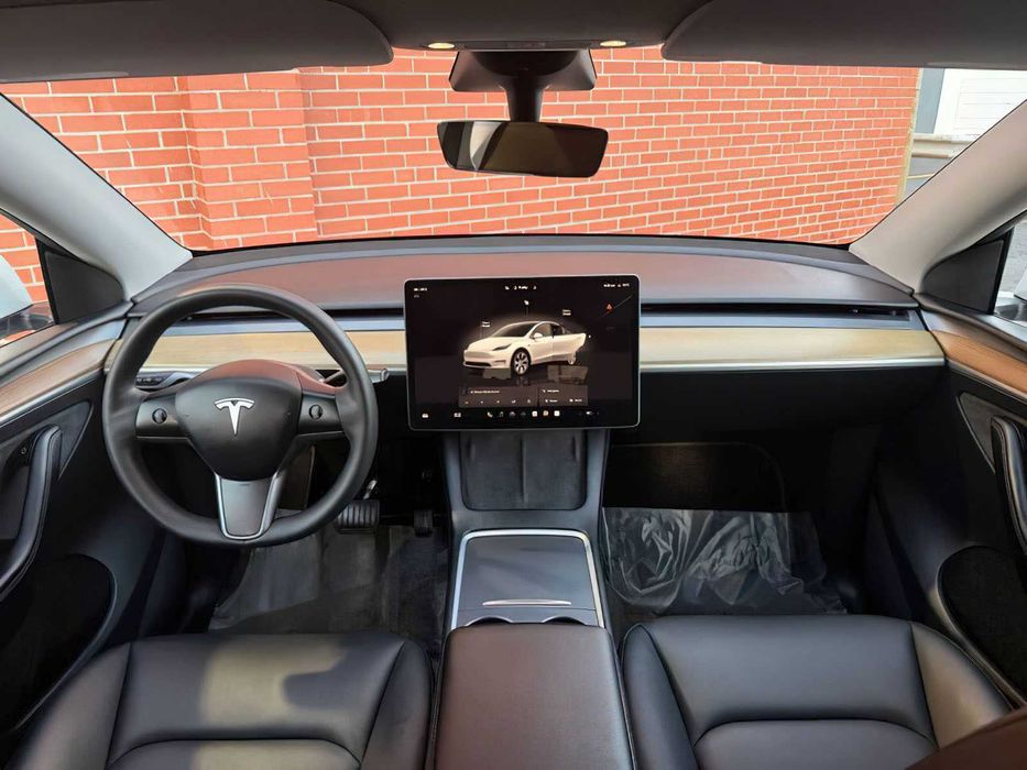 Tesla Model Y Long Range      2023
