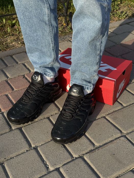 Чоловічі Кросівки Nike Air Max Plus TN Triple Black(42,43,43)