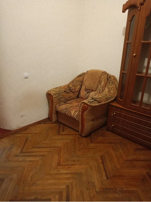 Здам в центрі Жмеринки велику 2 кімнатну квартиру 82м/ +закритий двір