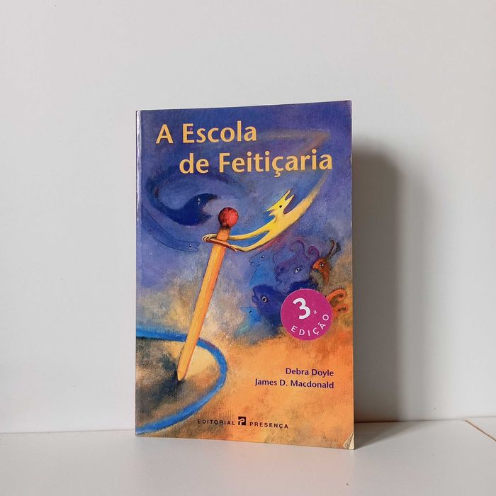 A Escola de Feitiçaria; Debra Doyle, James D. Macdonald