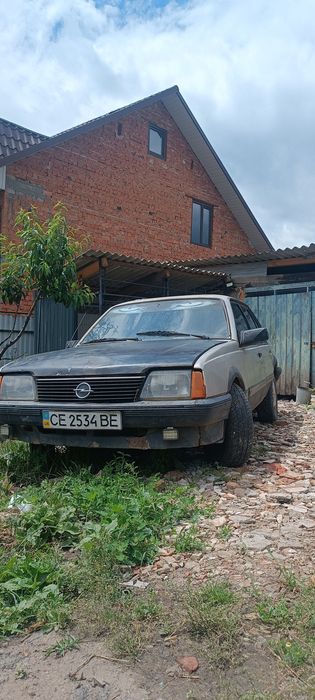 Opel Ascona 1987, газ/бензин, переварена, на ходу + купа запчастин