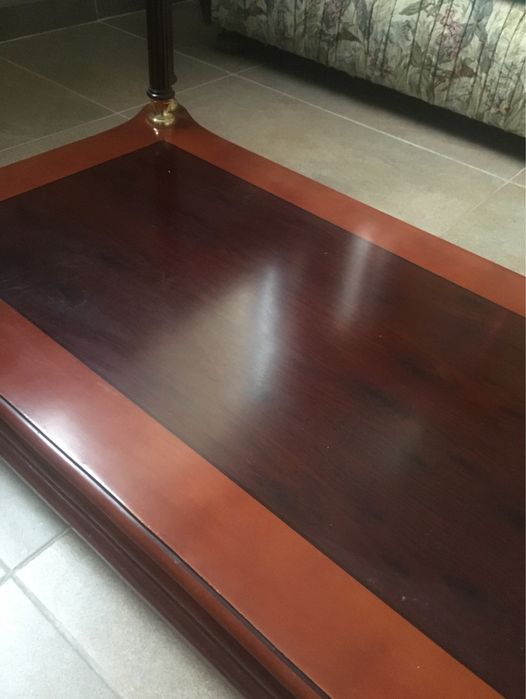 Mesa de centro em mogno