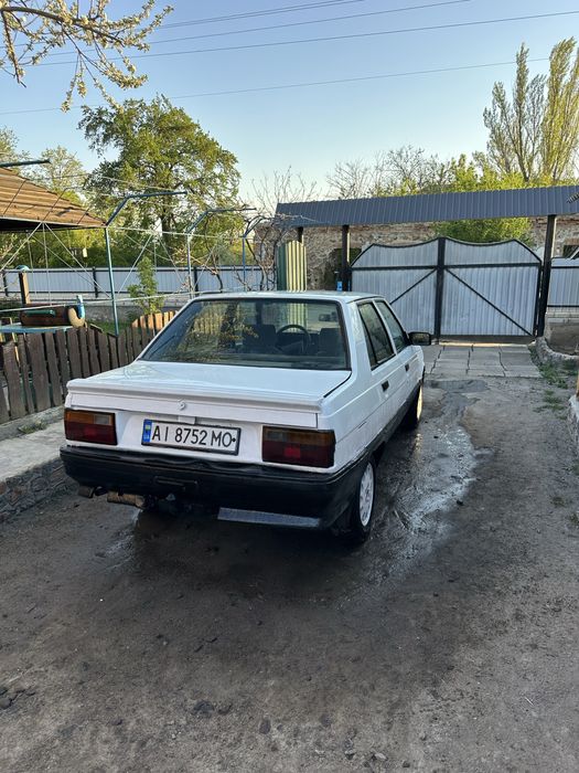 Продаю рено девять