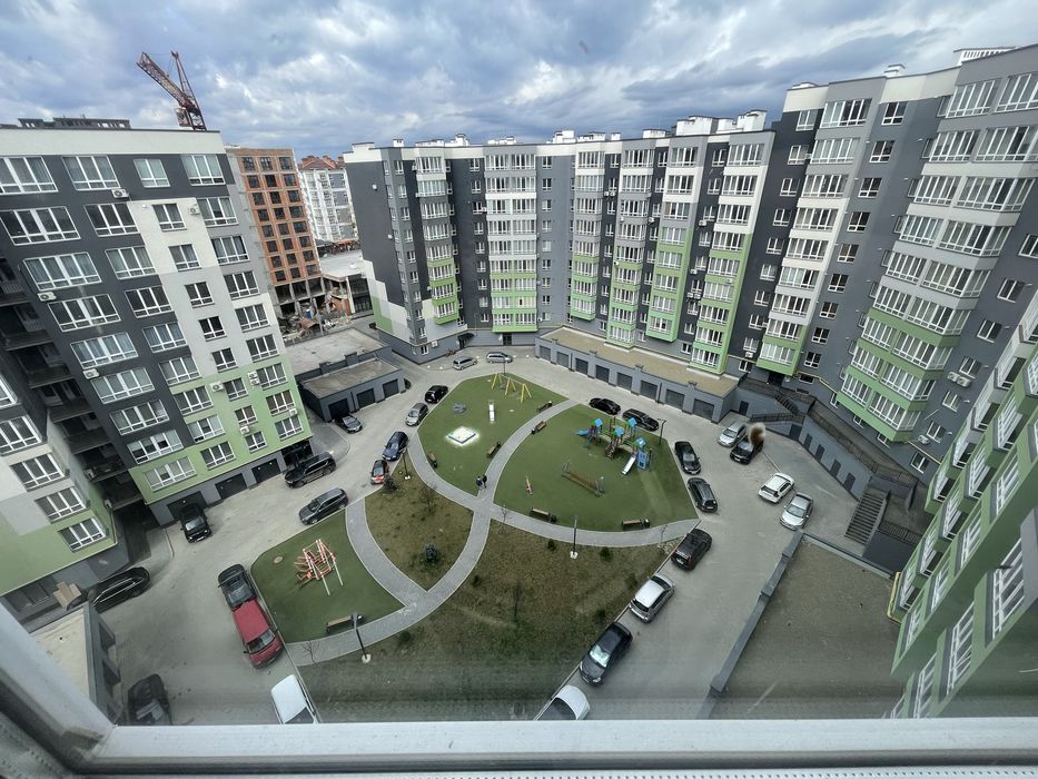 Продаж три кімнатноі квартири біля озера ЖК Міленіу Єоселя Сертифікат