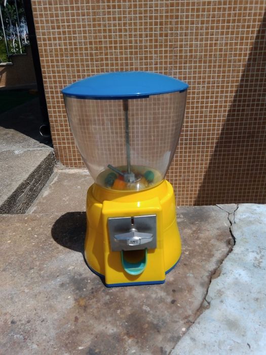 Maquina de bolinhas pinchonas e maquina de brindes.