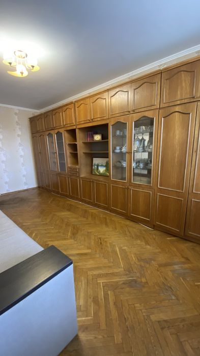 Продам 3 кімнатну квартиру( початок пр-т Миру )