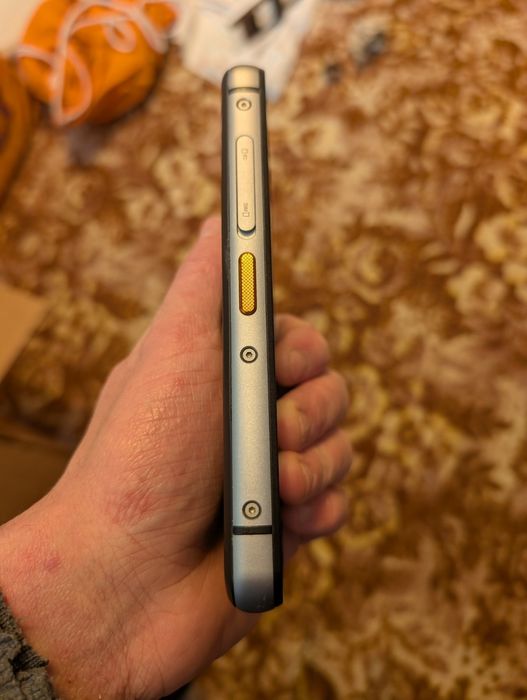 Защищенний Смартфон Caterpiler s62