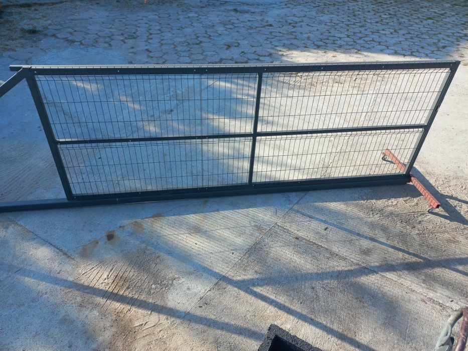 Brama przesuwna, rozsuwana panel