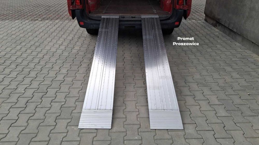 2 Lekkie Najazdy Aluminiowe Panelowe Frezowane do Busa Przyczepy 32cm szerokie
