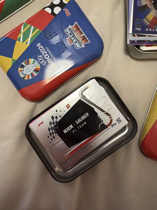 Cartas Match Attax e Turbo Attax para desocupar